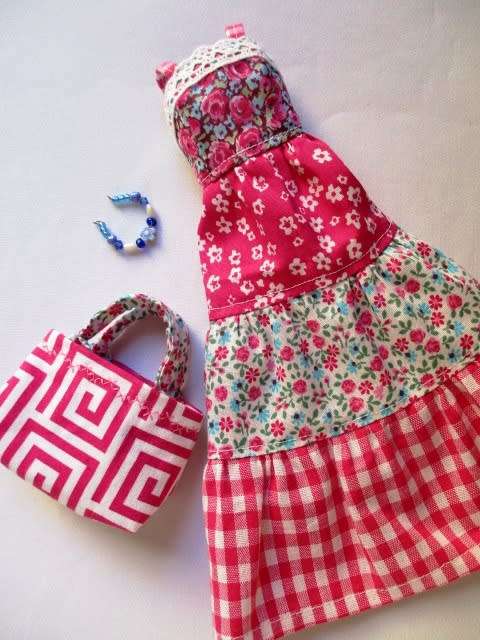 Barbie doll`s long dress, bag and necklace - pink/turquoise