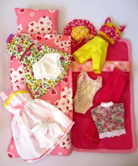 Barbie doll`s SUMMER HOLIDAY no. 16 - 5 outfits plus sleeping bag