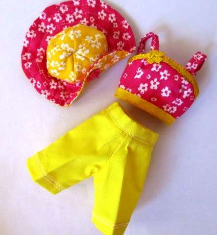 Barbie doll`s SUMMER HOLIDAY no. 16 - 5 outfits plus sleeping bag