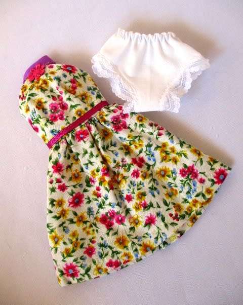 Barbie doll`s SUMMER HOLIDAY no. 16 - 5 outfits plus sleeping bag