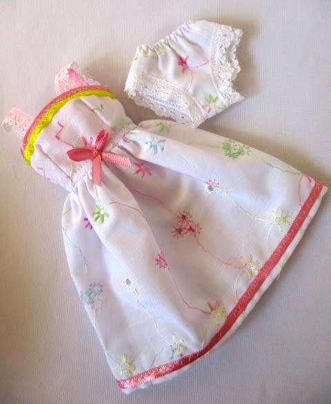 Barbie doll`s SUMMER HOLIDAY no. 16 - 5 outfits plus sleeping bag