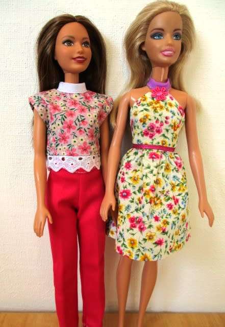 Barbie doll`s SUMMER HOLIDAY no. 16 - 5 outfits plus sleeping bag