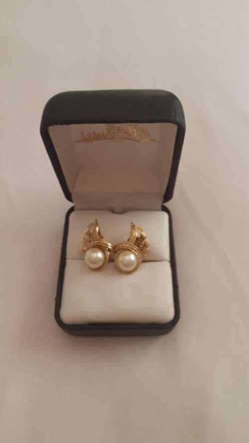 PAIR 9ct Yellow Gold and Freshwater Pearl Earrings