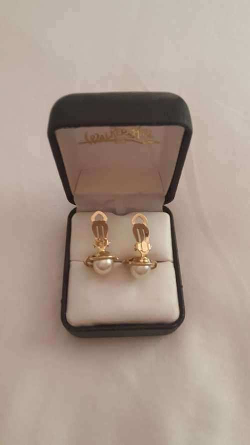 PAIR 9ct Yellow Gold and Freshwater Pearl Earrings