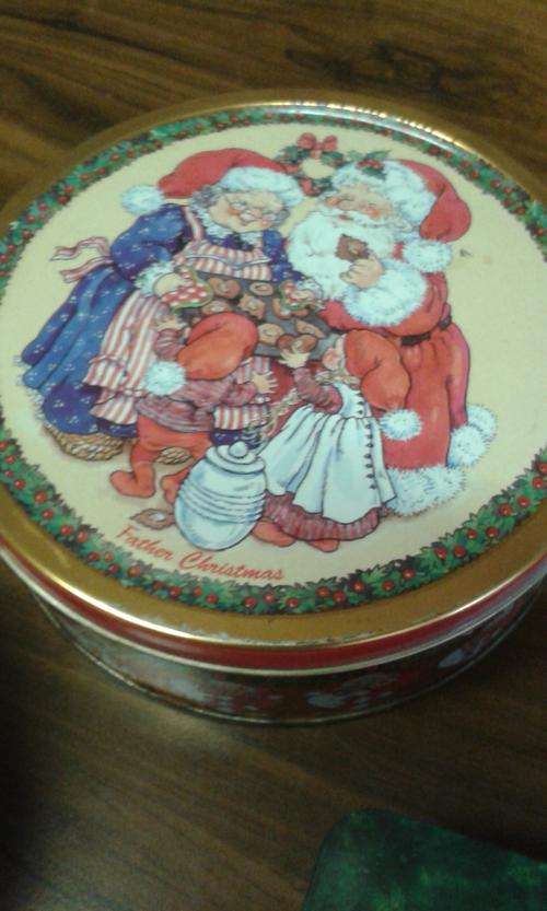 Vintage Christmas Cookie Tin - 454g