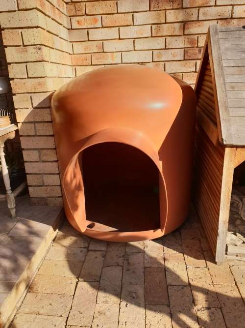 dog kennel (igloo)