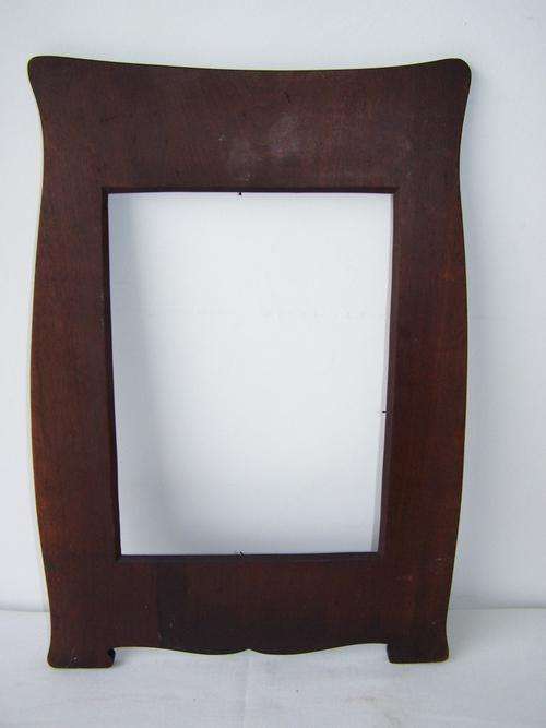 lovely frame with a nouveau feel !!!