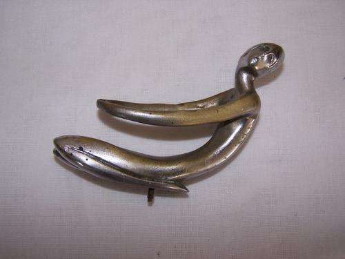 an interesting car mascot ... maybe !!!