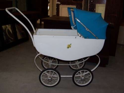 a pram ... for miss molly's dolly !!!