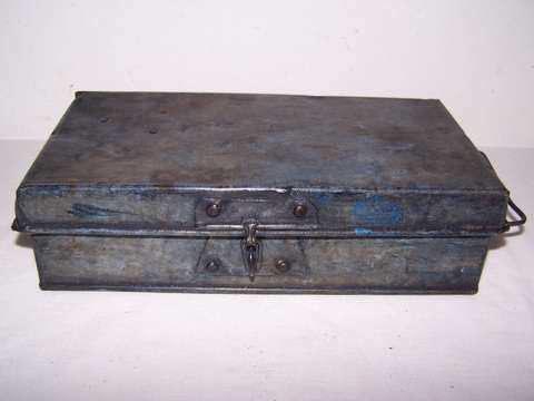 tin #2 ... interesting storage !!!