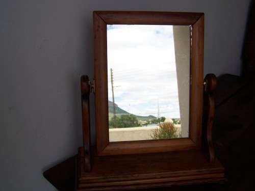 shaving mirror ... appeal ... & useful too !!!