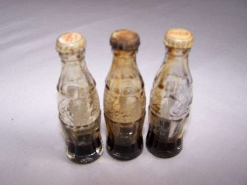 3 coca cola bottles ... miniature !!!