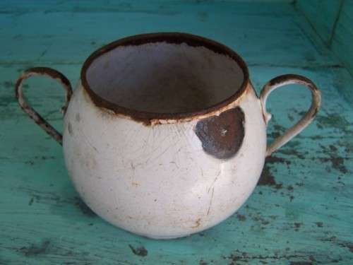 badly treated sugar bowl ... fat-bellied !!!