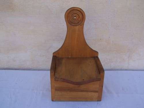 salt box ... for your country kitchen !!!