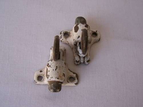 window catches ... a pair !!!