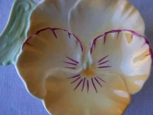 pansy nut dish ...  beswick !!!