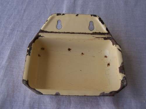 soap-dish ... always useful !!!