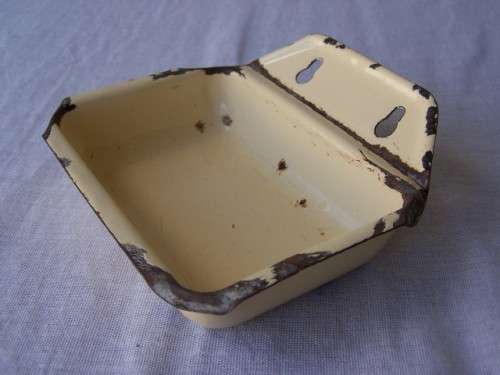 soap-dish ... always useful !!!