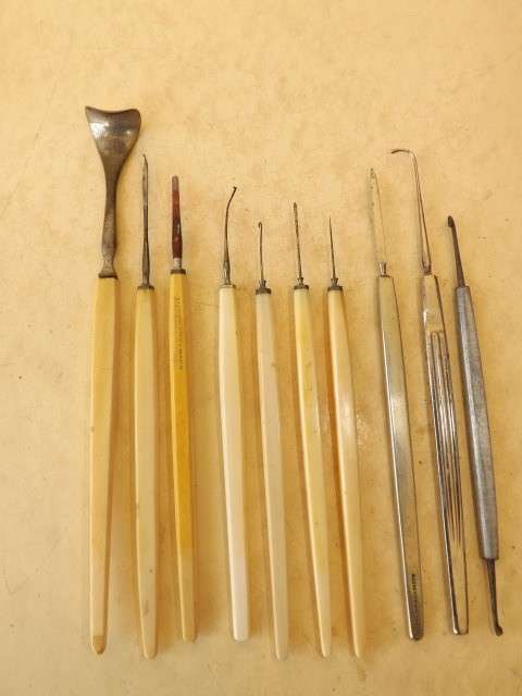 instruments ... belonging to a dentist !!!