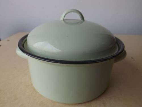 saucepan ... pretty green !!!