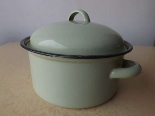 saucepan ... pretty green !!!