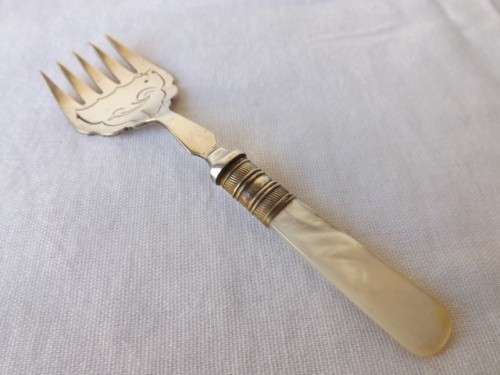 fork ... mother of pearl !!!