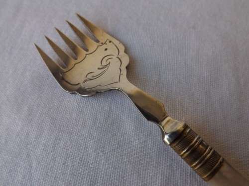 fork ... mother of pearl !!!