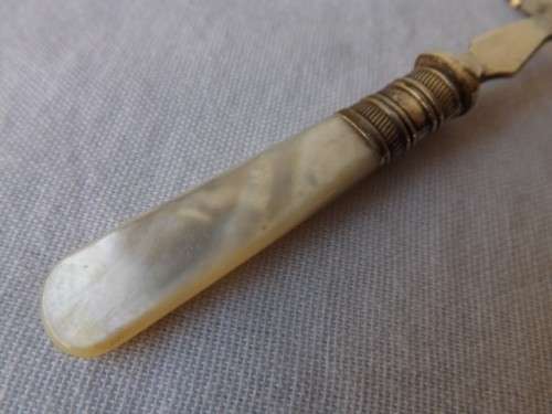 fork ... mother of pearl !!!