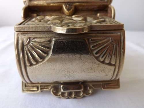 interesting wall container possibly for matches ... of brass !!!