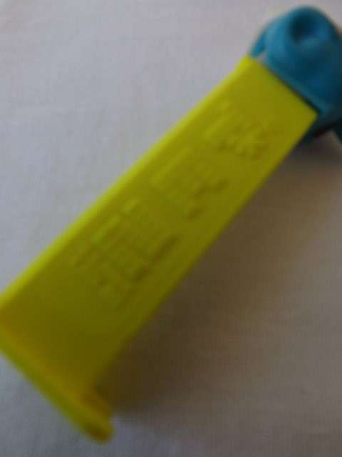 2 dispeners ... for pez !!!