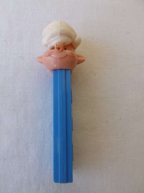 2 dispeners ... for pez !!!