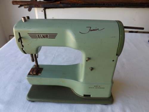 sewing machine ... a miniature elna !!!