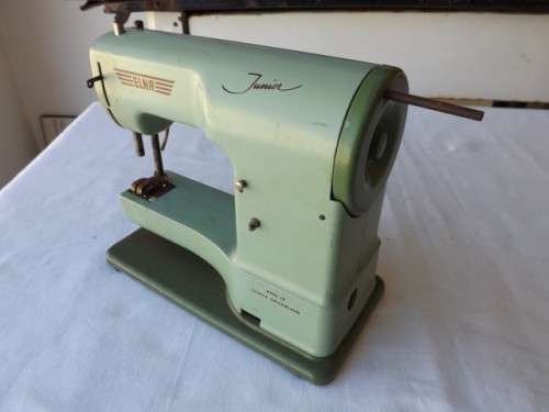 sewing machine ... a miniature elna !!!