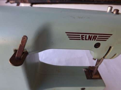 sewing machine ... a miniature elna !!!