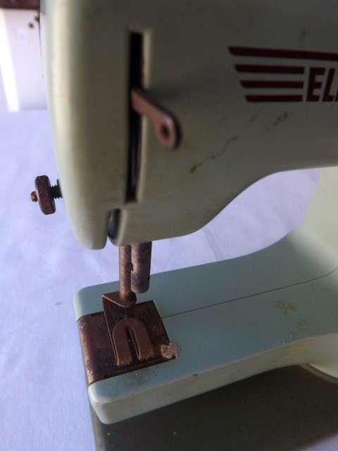 sewing machine ... a miniature elna !!!
