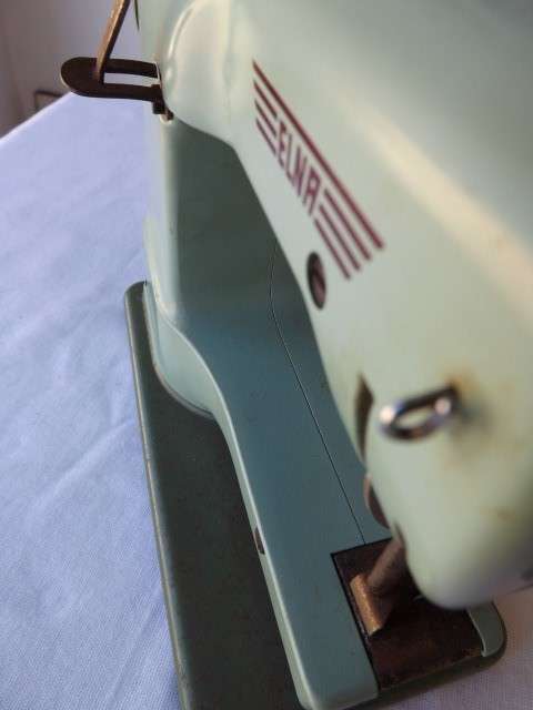 sewing machine ... a miniature elna !!!