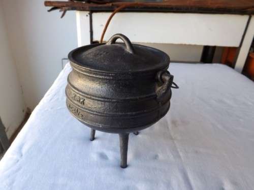 3-legged pot ... falkirk 1/2 !!!
