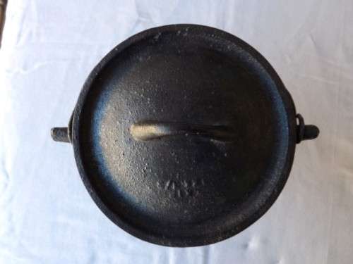 3-legged pot ... falkirk 1/2 !!!