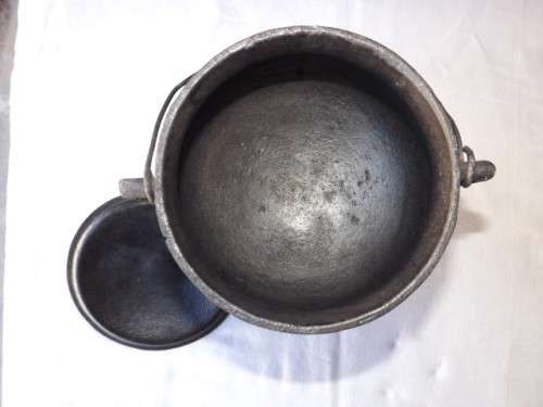 3-legged pot ... falkirk 1/2 !!!