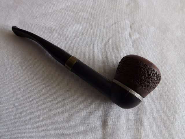 pipe #4 ... england falcon regd des 924139 ... !!!