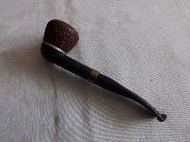 pipe #4 ... england falcon regd des 924139 ... !!!