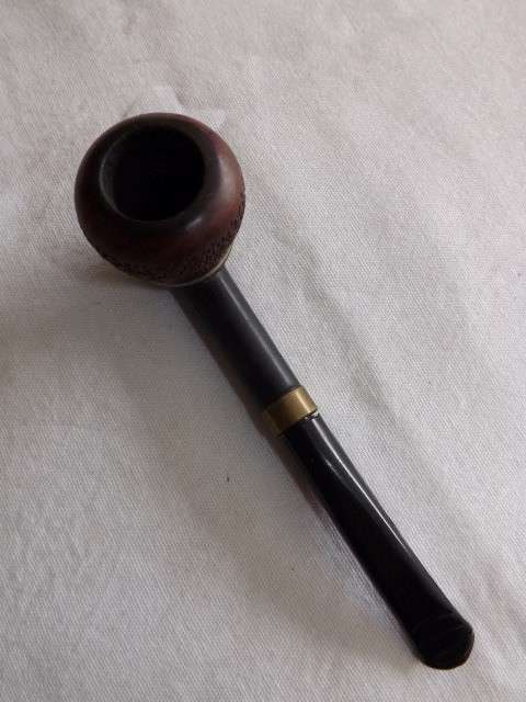 pipe #4 ... england falcon regd des 924139 ... !!!