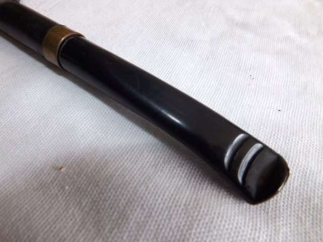 pipe #4 ... england falcon regd des 924139 ... !!!