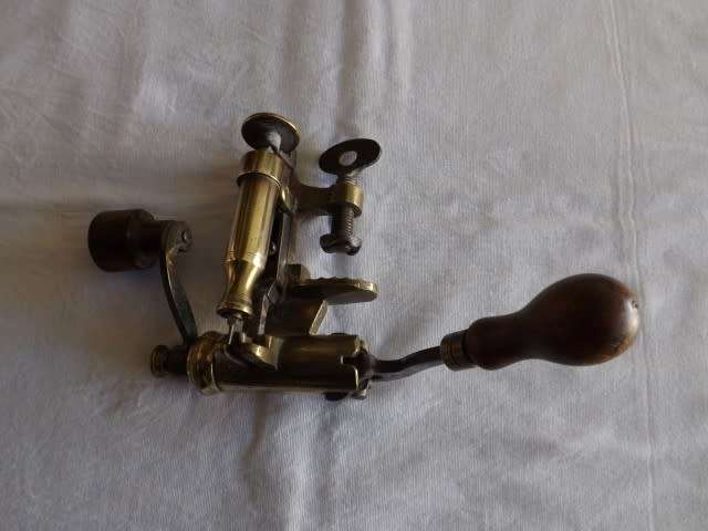 antique shell holder & bullet reloading press ... of brass ... !!!