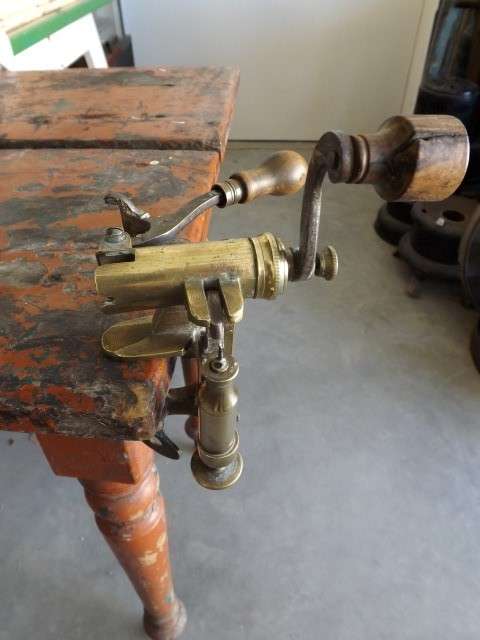 antique shell holder & bullet reloading press ... of brass ... !!!
