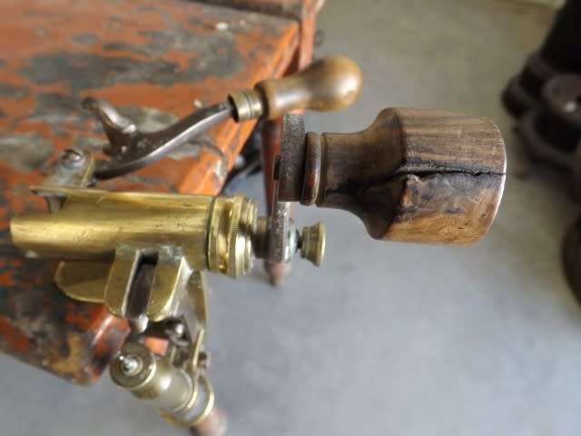 antique shell holder & bullet reloading press ... of brass ... !!!