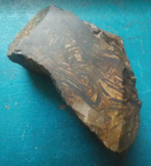 Rough Tiger Iron is a very powerful stone, combining 3 minerals energies into one.