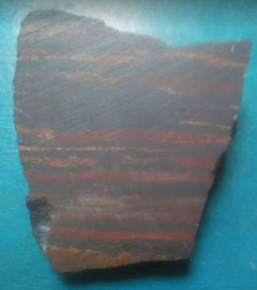 Rough Tiger Iron is a very powerful stone, combining 3 minerals energies into one.