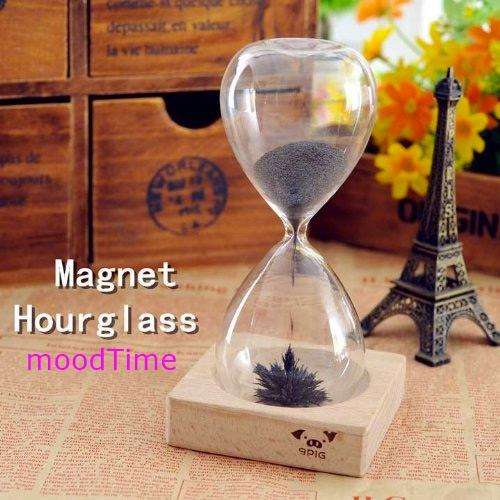 Magnetic Hourglass