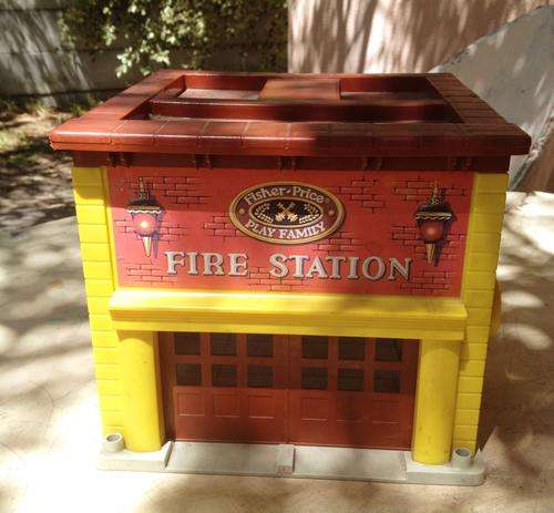 VINTAGE FISHER-PRICE FIRE STATION